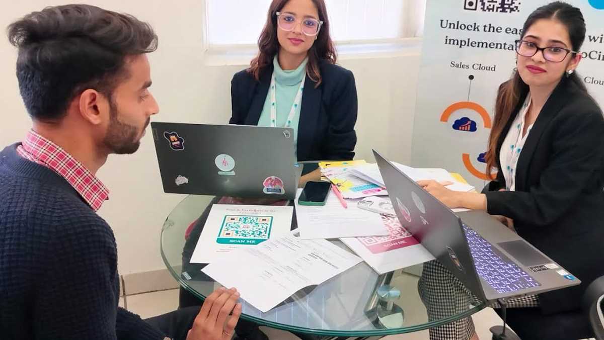 रोजगार मेले के पहले दिन विद्यार्थियों ने उत्साह के साथ लिया हिस्सा रोजगार मेले के पहले दिन विद्यार्थियों ने उत्साह के साथ लिया हिस्सा